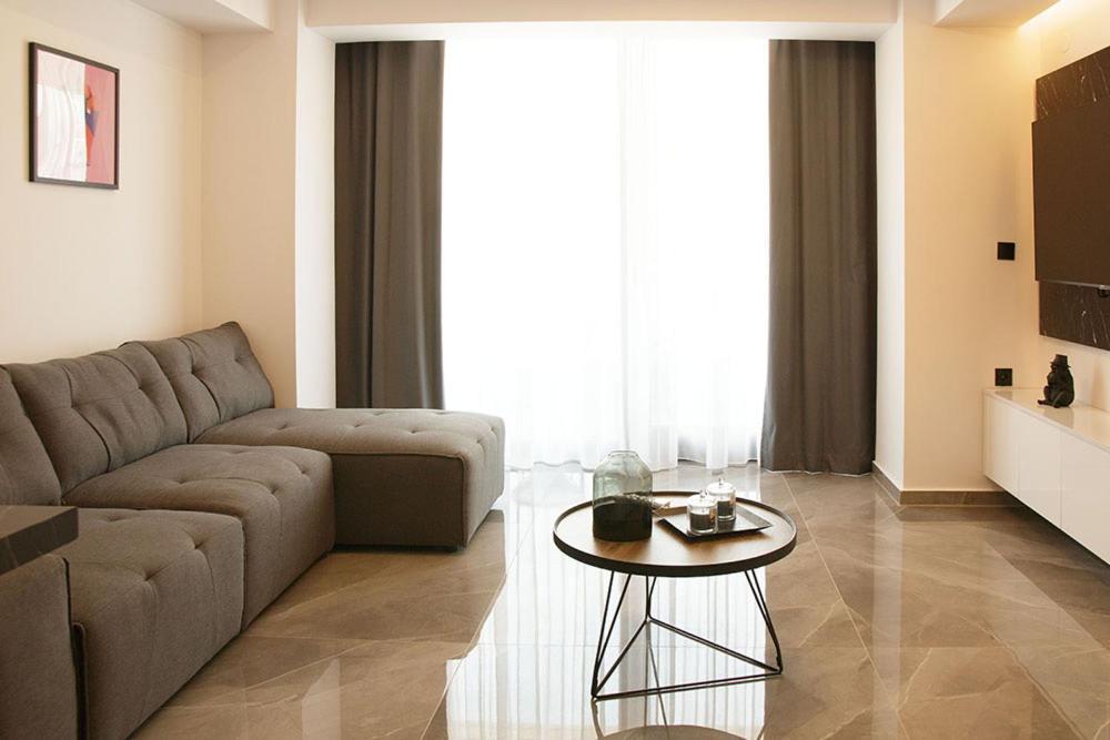 סרס P J Luxury Suites מראה חיצוני תמונה