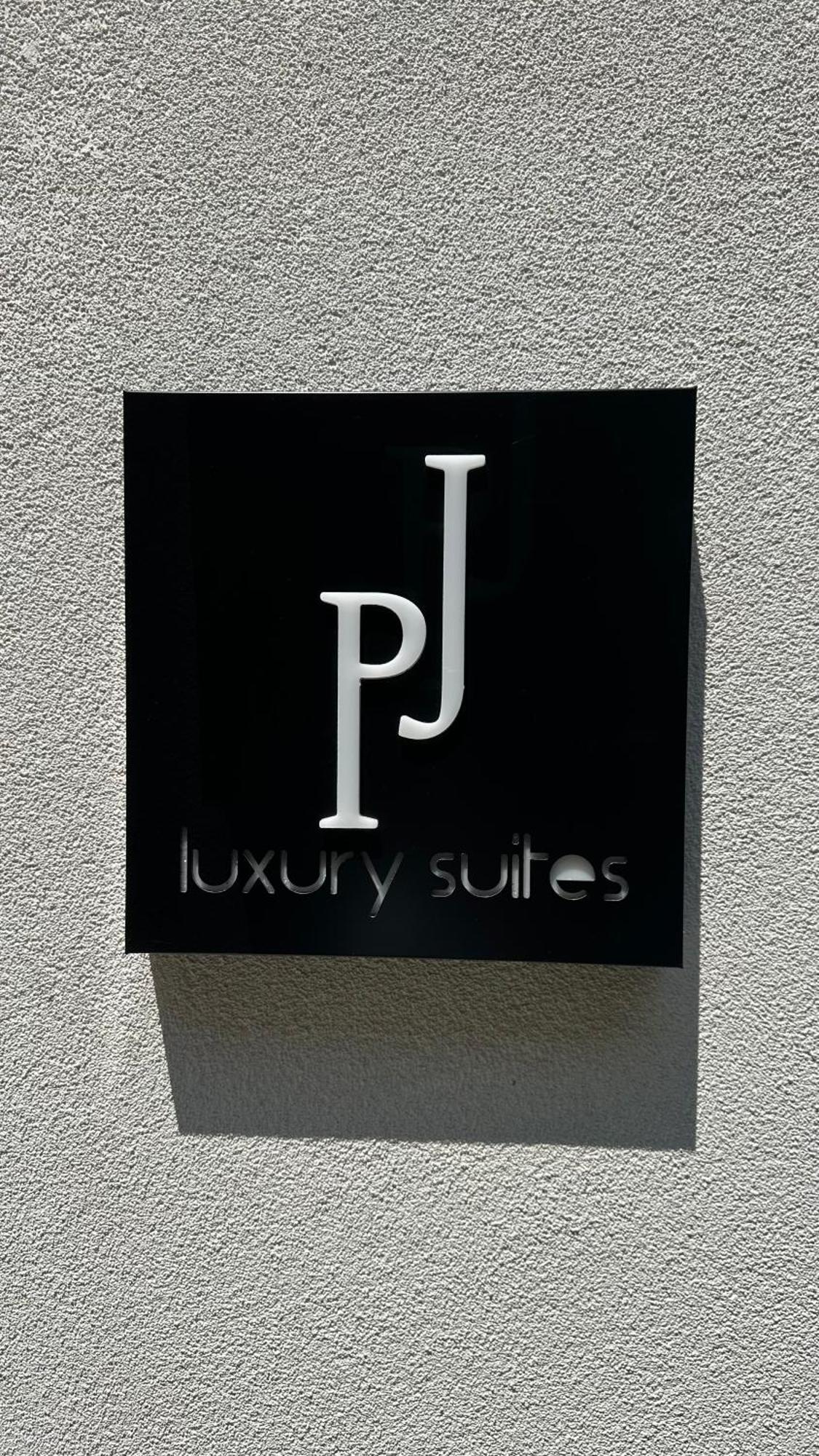 סרס P J Luxury Suites מראה חיצוני תמונה